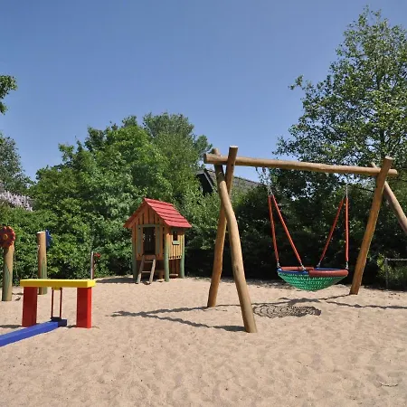 בית נופש Fireplace Bungalow In Family Park *